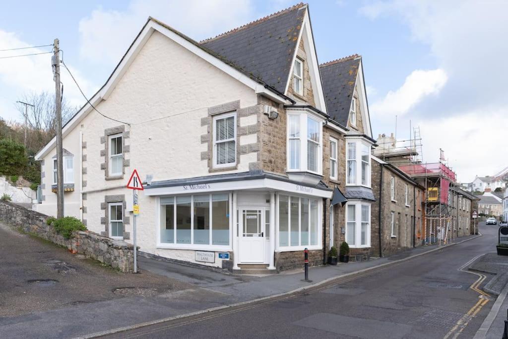 Luxury Modern Suite In Marazion With Parking Екстериор снимка