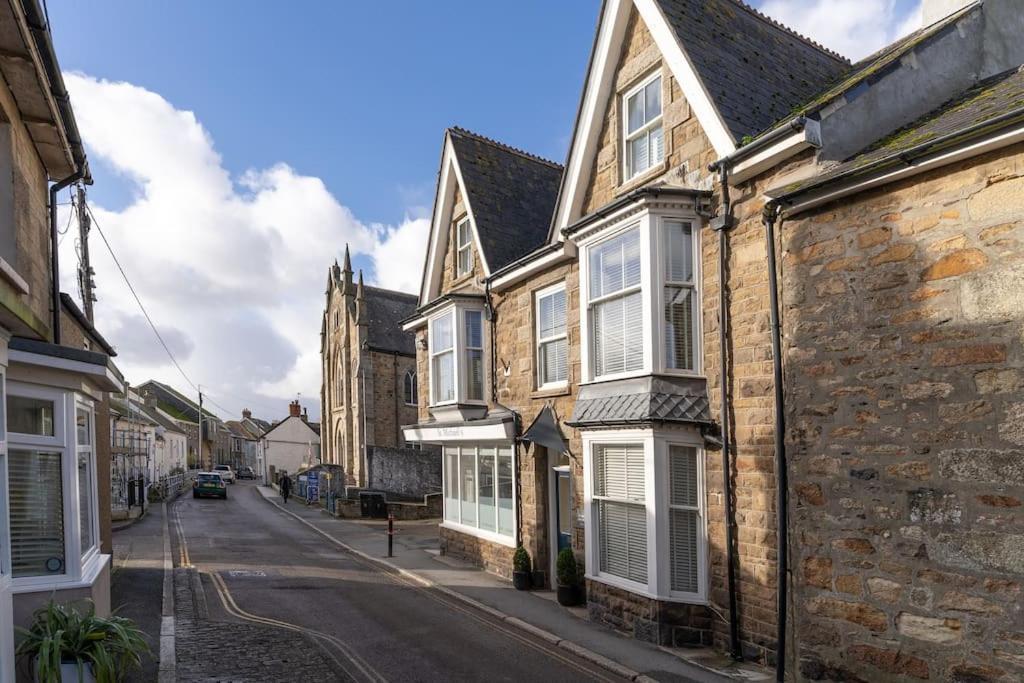 Luxury Modern Suite In Marazion With Parking Екстериор снимка