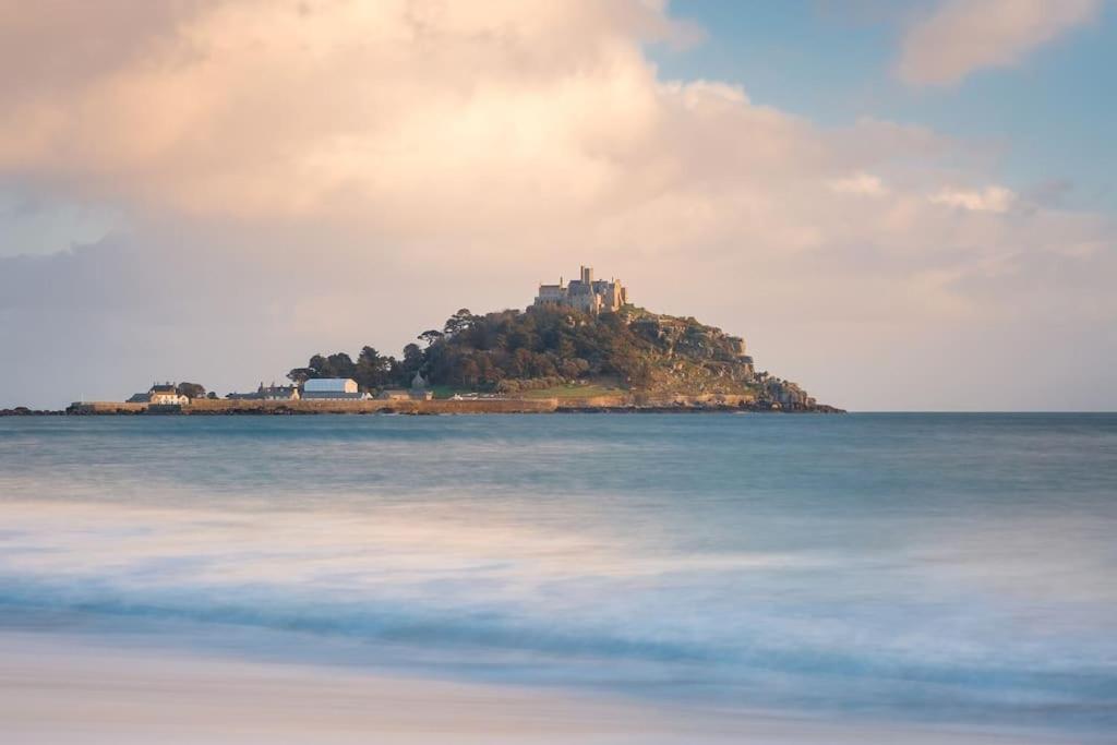 Luxury Modern Suite In Marazion With Parking Екстериор снимка