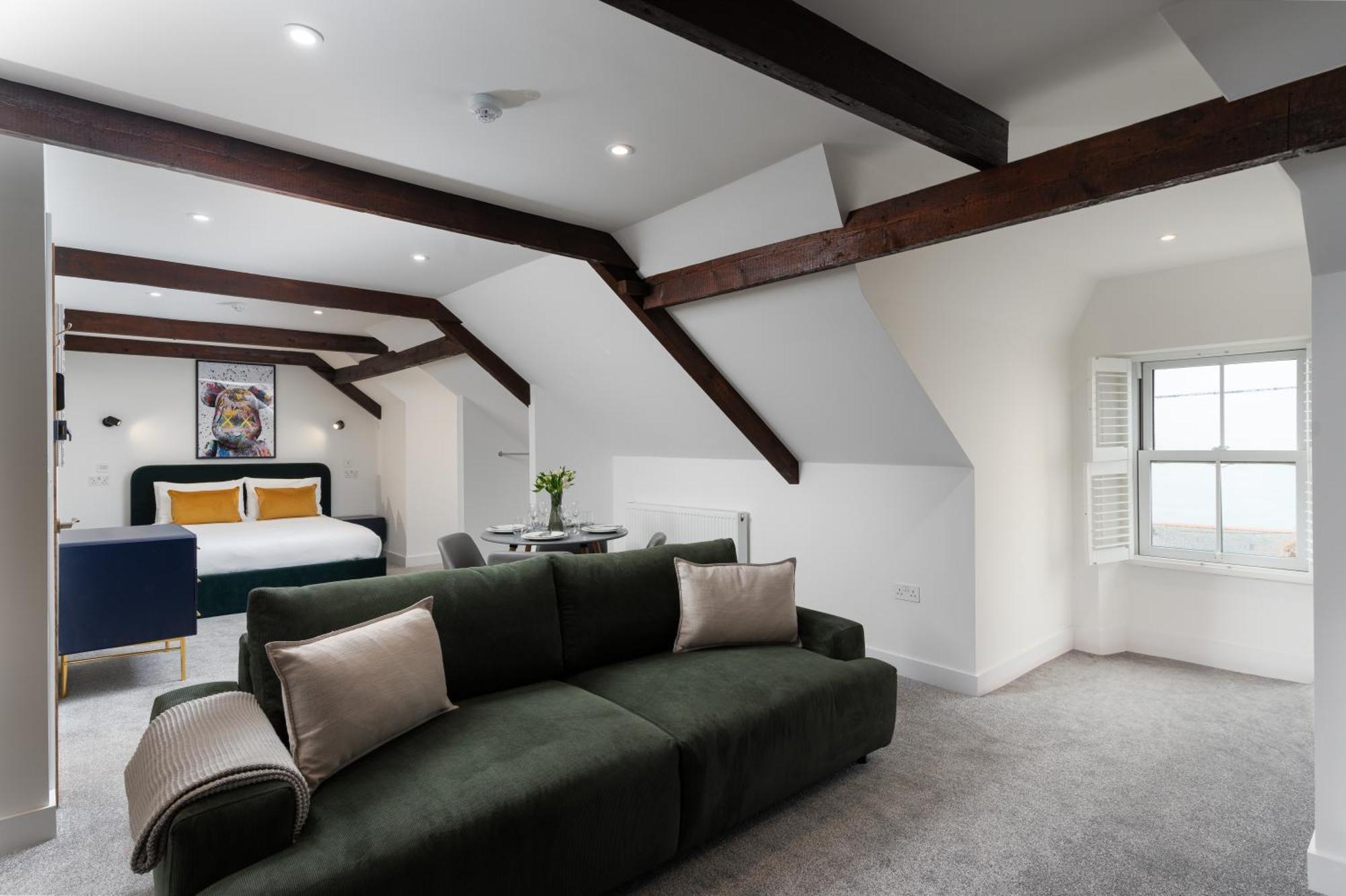 Luxury Modern Suite In Marazion With Parking Екстериор снимка
